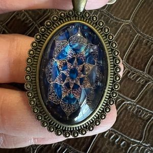 Vintage looking resin necklace with chain